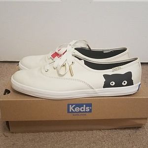 NWT Taylor Swift Sneaky Cat Keds